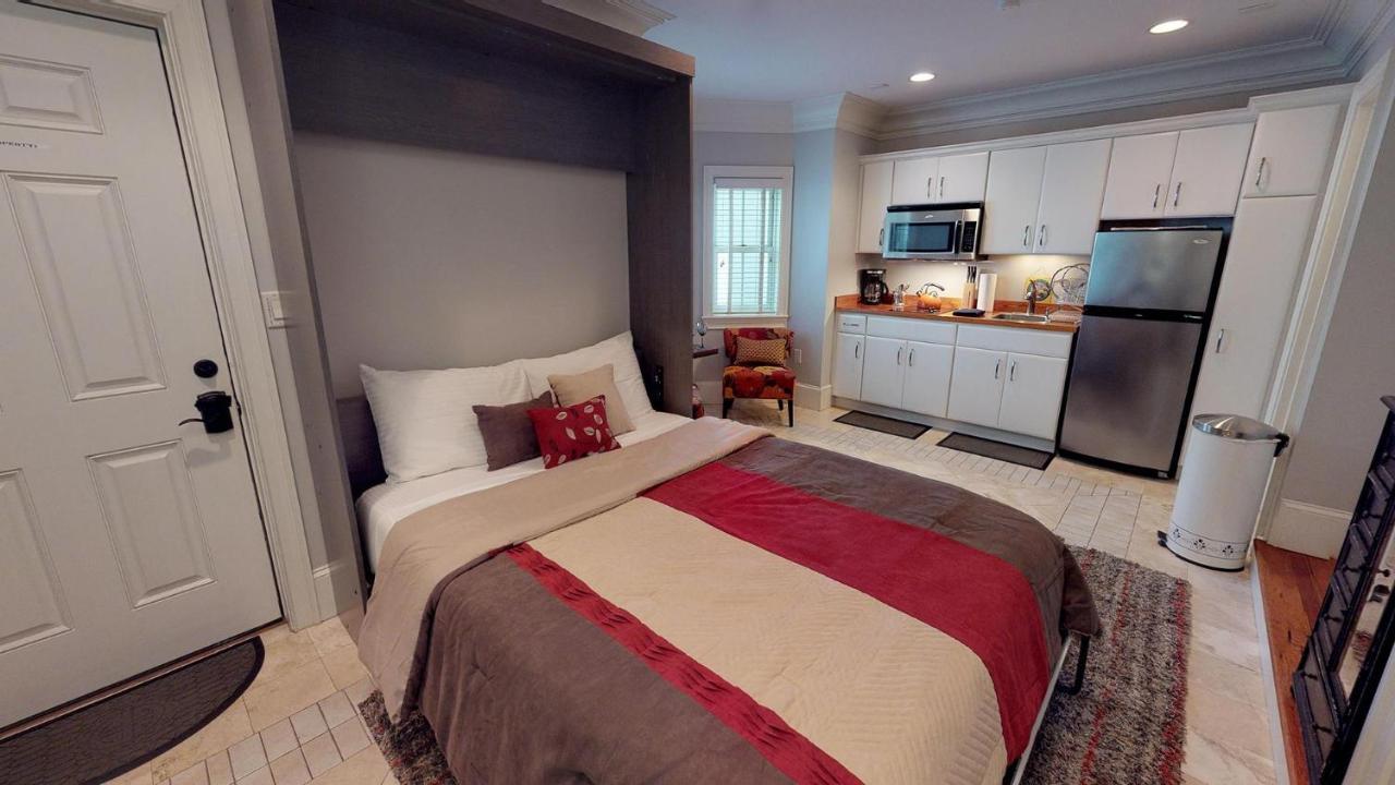 Suite Escape Savannah Exterior photo